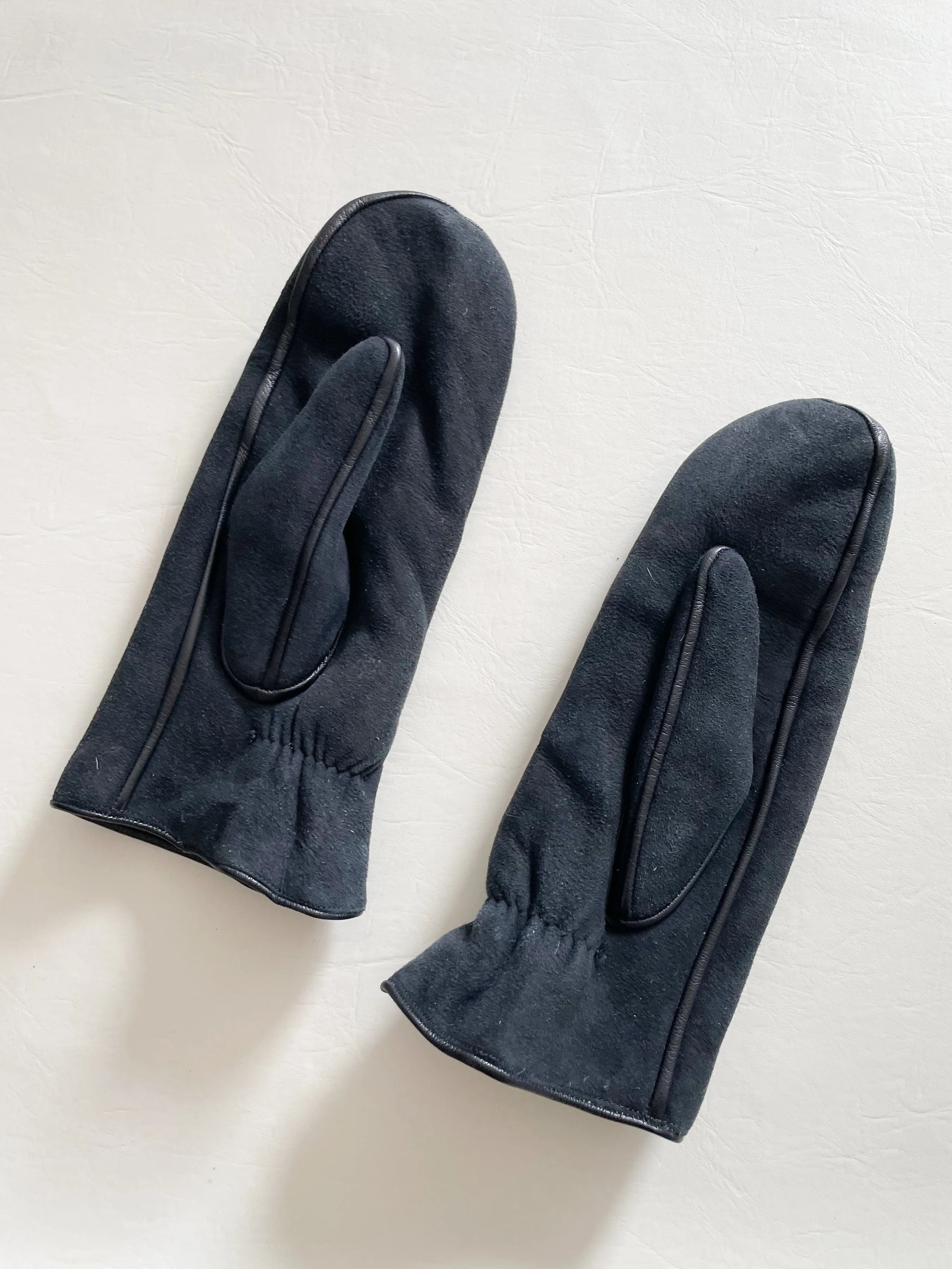 Black Deerskin Fur Lined Leather Piping Mittens