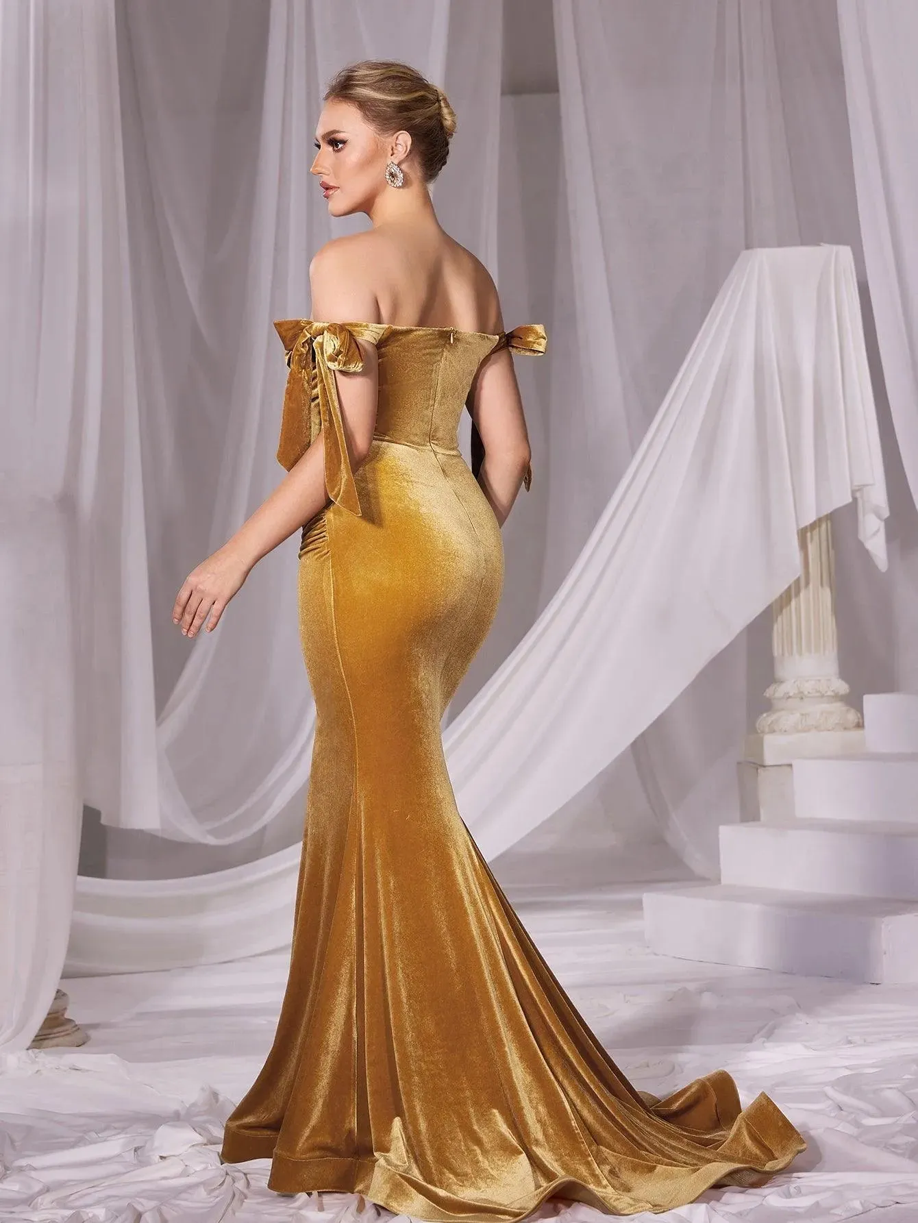 Elegant Off Shoulder Knot Side Velvet Mermaid Dress