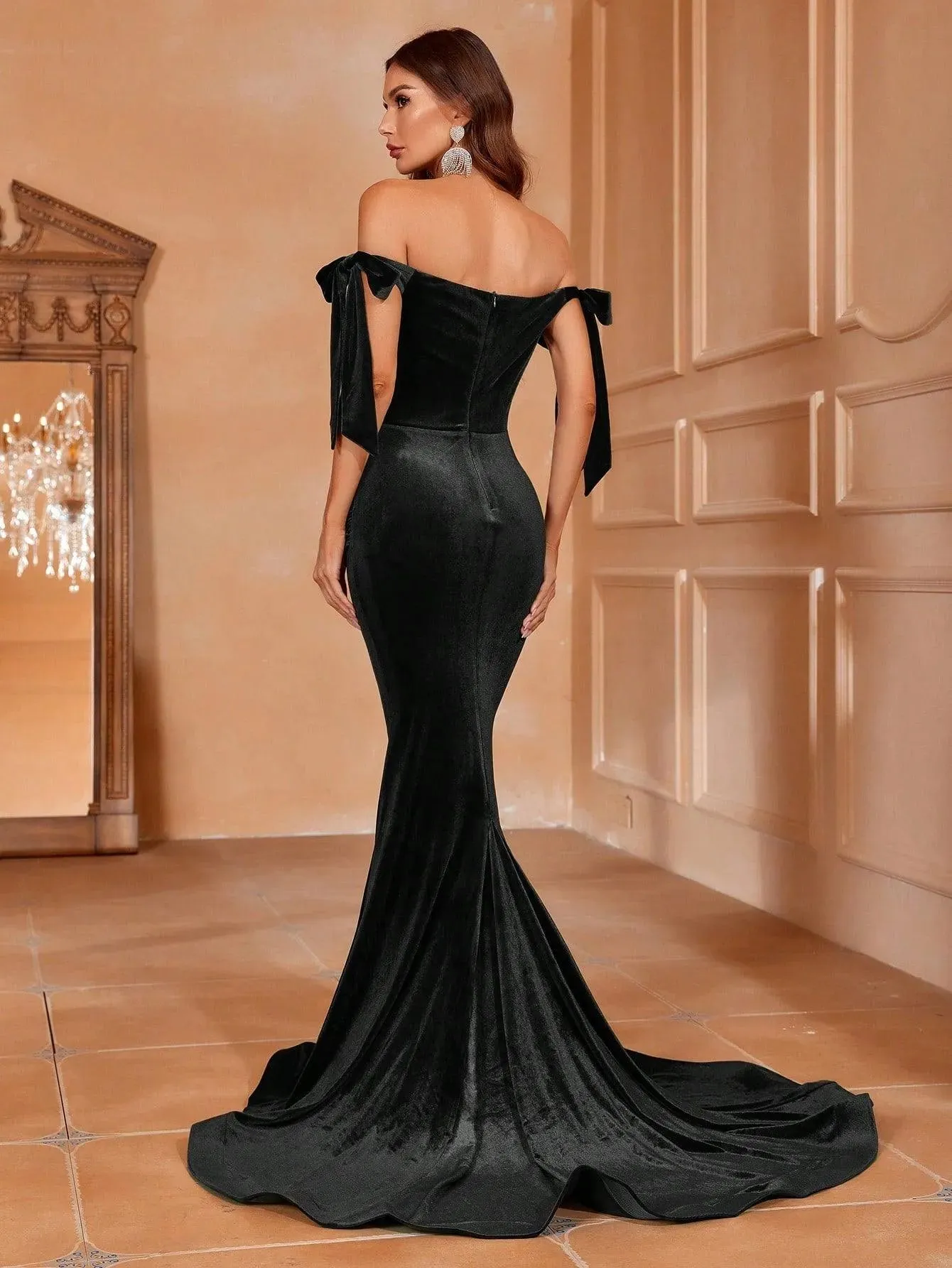 Elegant Off Shoulder Knot Side Velvet Mermaid Dress