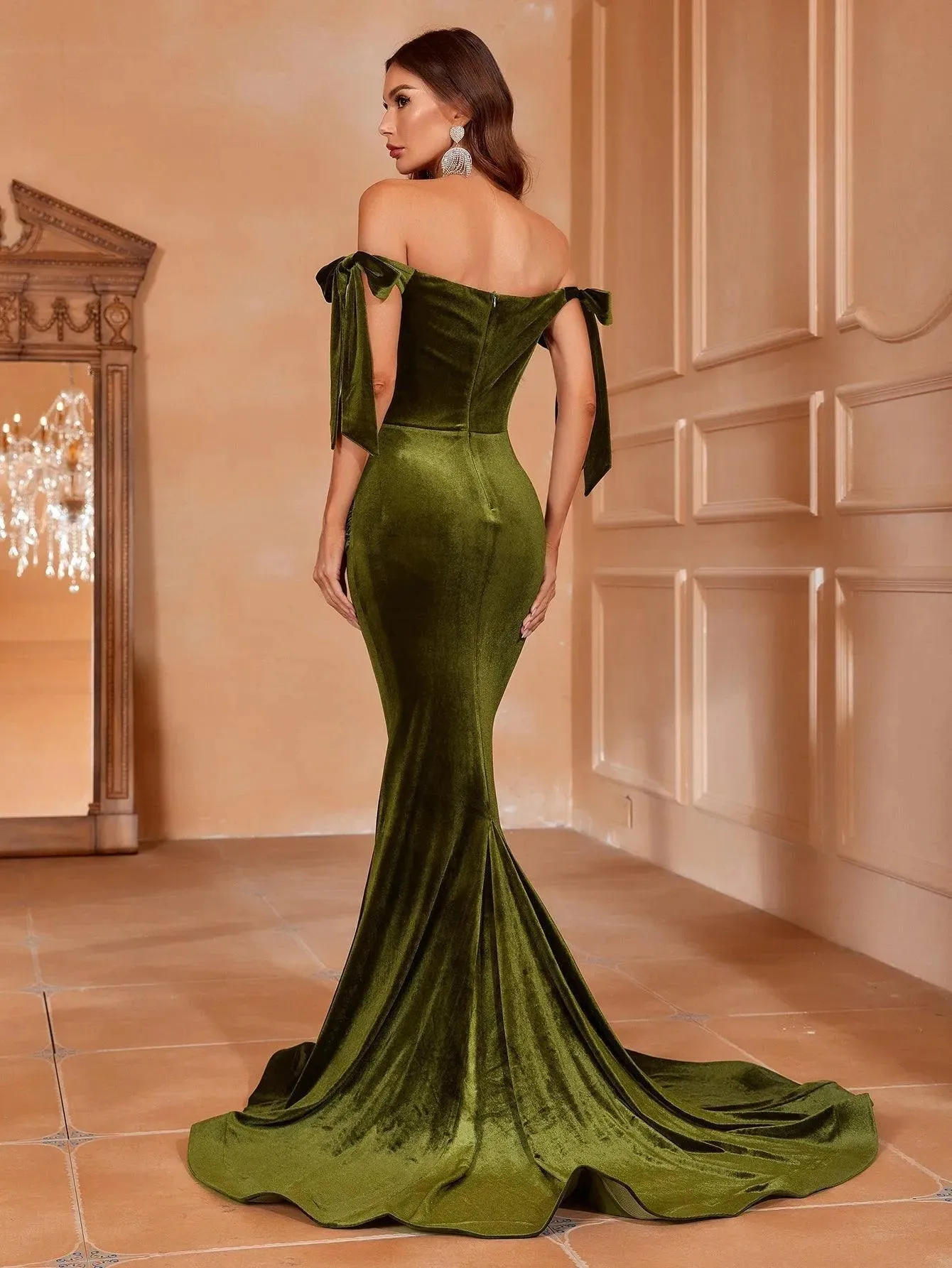 Elegant Off Shoulder Knot Side Velvet Mermaid Dress